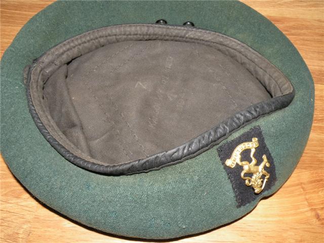 10IA Commando - 2 Dutch Troop Beret and cap badge (3)