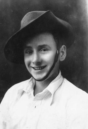Portrait of a No5 Commando in a slouch hat