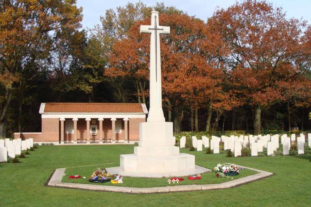 Bergen-op-Zoom War Cemetery (2)