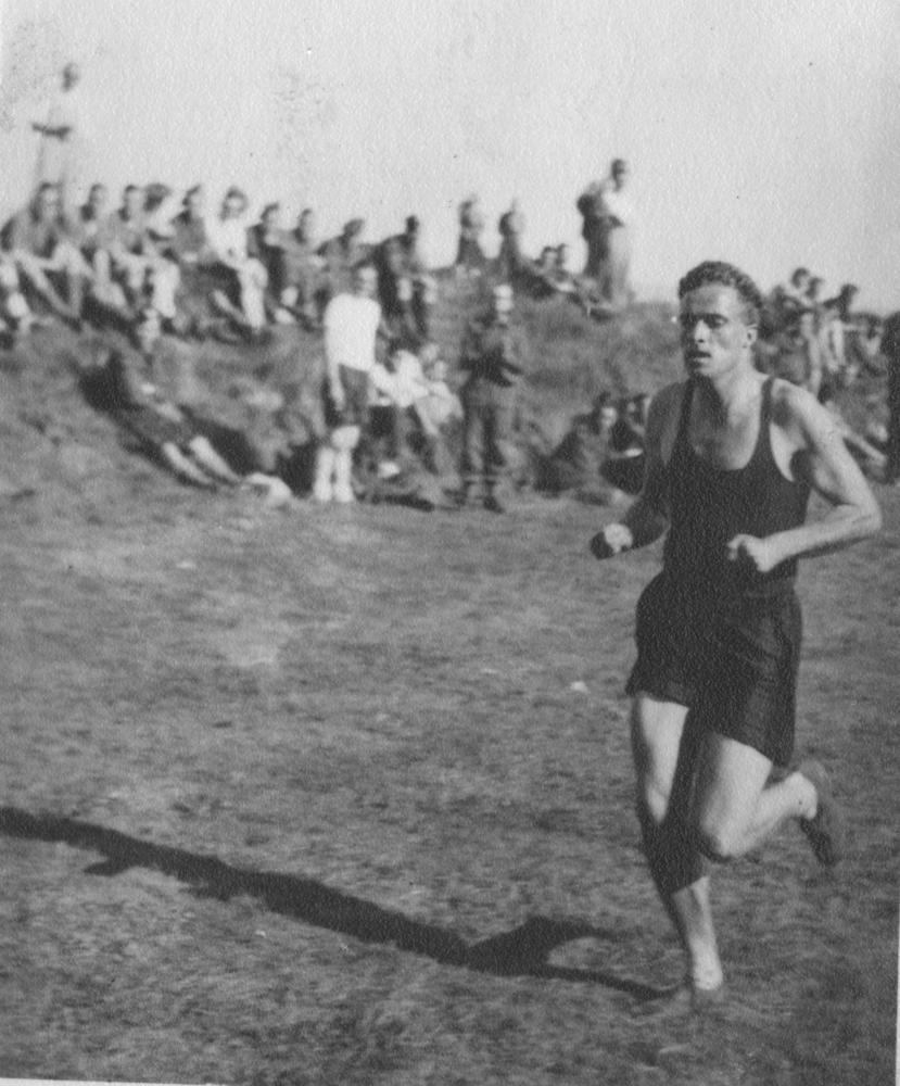 Denis Fuller No 2 Cdo sports event Sept.1941, Moffat.