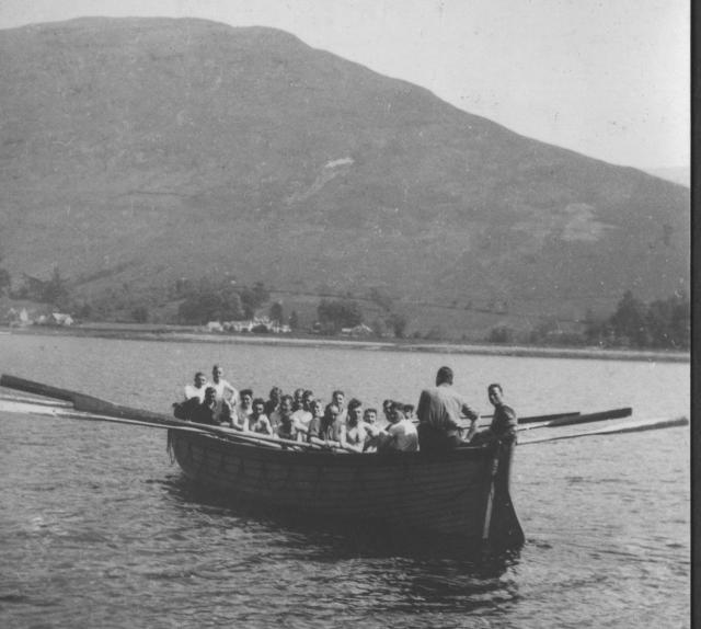 No.2 Commando boat race - Johnny Roderick and crew