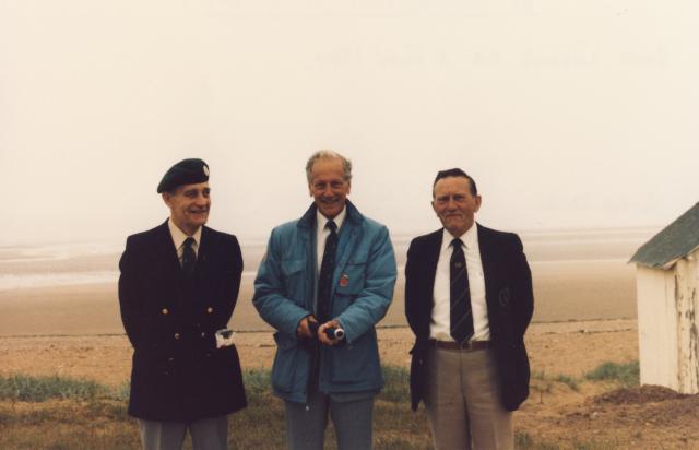 Vic Smart, Peter Gibson, Arthur Chivers. 3 Cdo