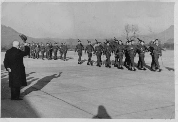 Dutch Secretary of War takes the salute from 2 troop 10IA Cdo