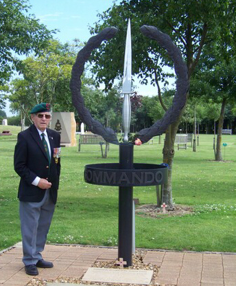 Billy Moore, No5 Cdo, at The CVA Memorial