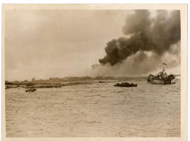 RM Commandos land on Walcheren at Westkapelle