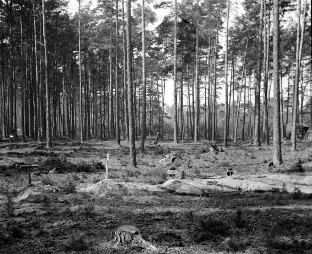 Graves including that of Lieutenant Keith James Glaser(served as Griffith) No.10(IA) Cdo. 3 troop