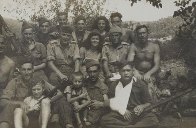 43RM Commandos with Partisans and children