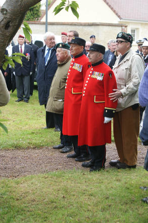 Veterans at Amfreville  4th June 2012 (1)