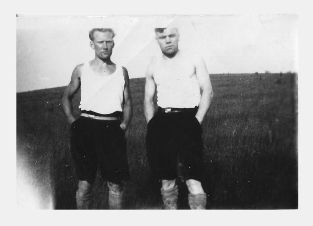 Robert Donnison (5 Cdo. on the left) and brother Len - mid 1930s