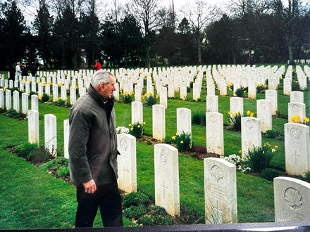 Joe Pearson No.6 Commando visits a cemetery in France