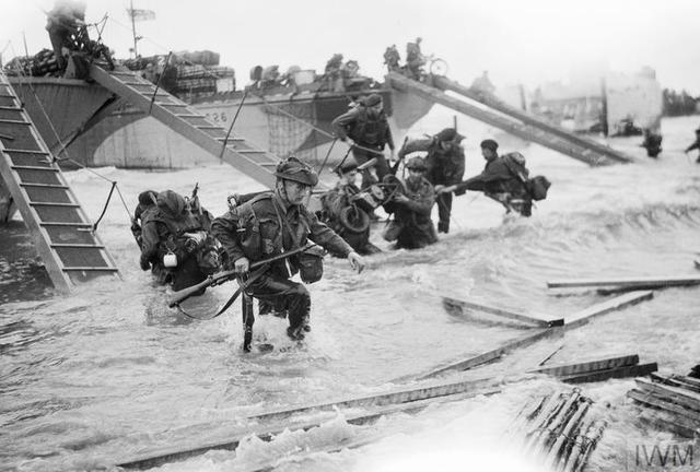RM Commandos of HQ, 4th SS Brigade,  'Nan Red' sector of Juno Beach, St Aubin-sur-Mer