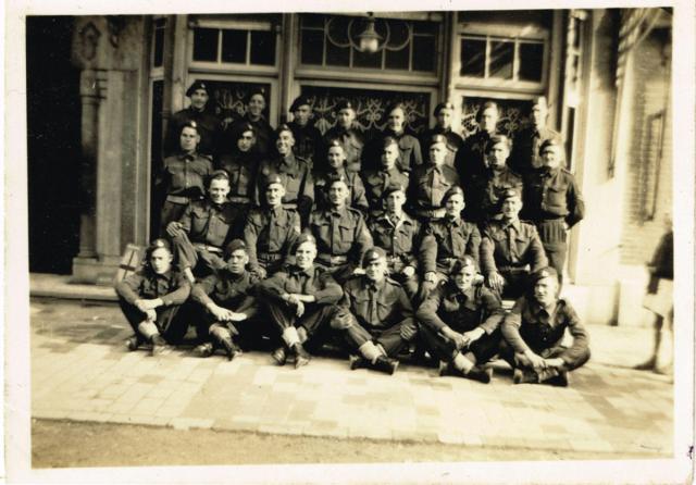 Group from 'S' Troop of 46RM Commando (2)