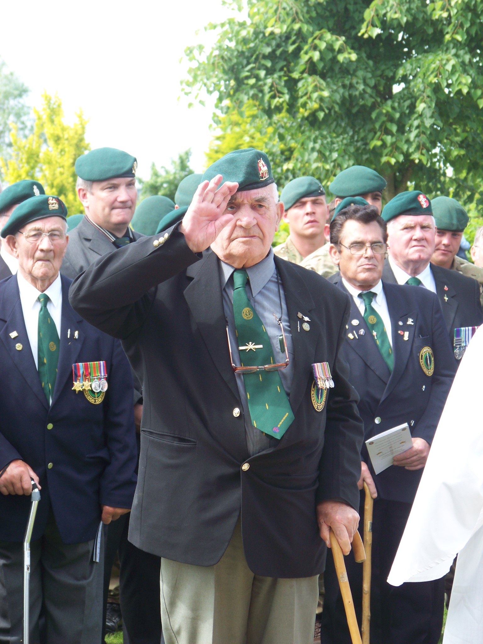 The Chairman lays a wreath.