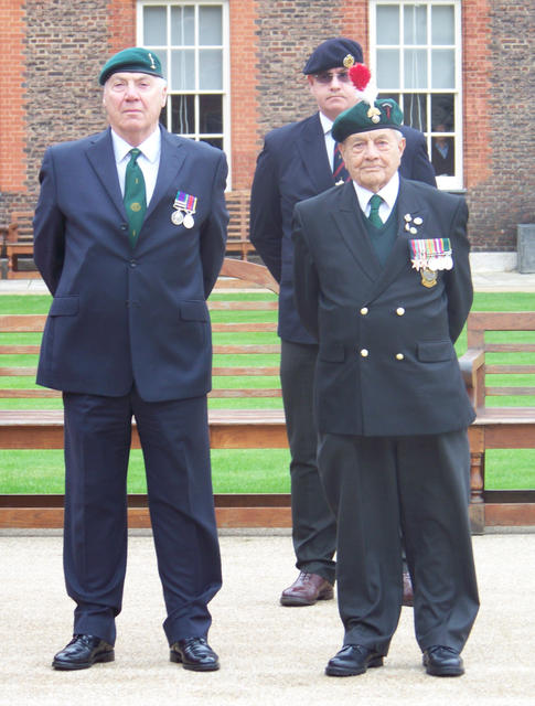 Joe Murtagh, 3 Cdo Brigade; George Parsons, No2 Cdo; Steve Scudder, RE, rear rank.