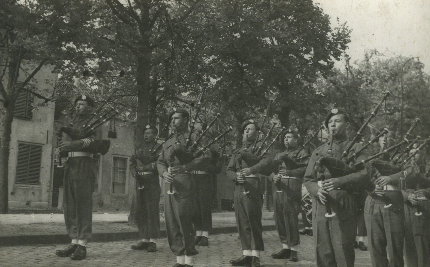 CBTC Pipes and Drums at Willemstad (3)