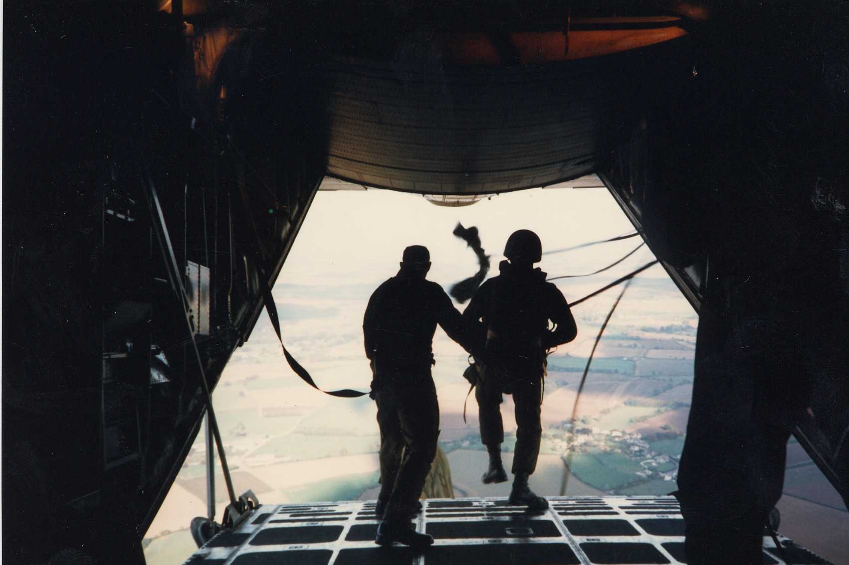 131 Indep Cdo Sqn RE (V) tail exit from a C130 Hercules over Salisbury Plain 1984