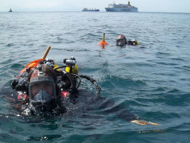 131 Commando Squadron's Dive Team working in the Straits of Gibraltar, June 2011