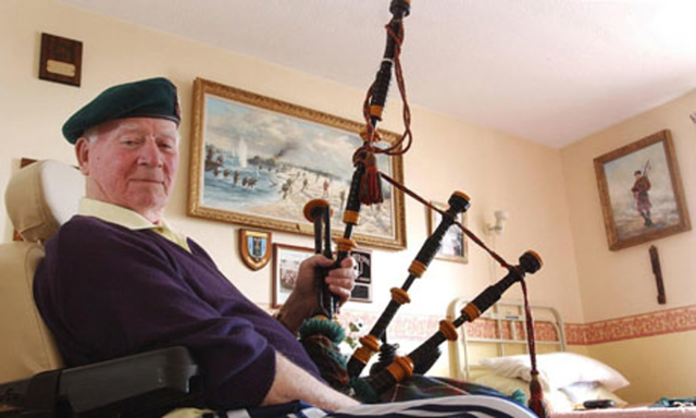 D-day Piper Bill Millin 2009