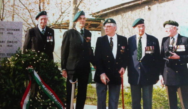 Dudley Cooper MM, Des Rochford, Fred Carrington, n/k, Walter Iredale, Argenta Gap Cemetery