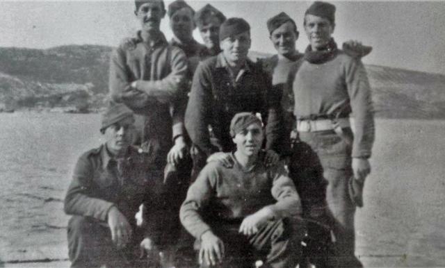 Fred Peachey and others from No.2 Cdo in1942