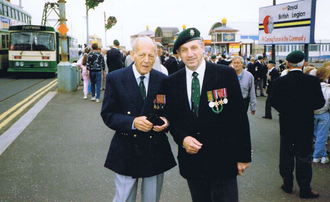 Charles Robson, No 5 Cdo., with unknown Commando veteran