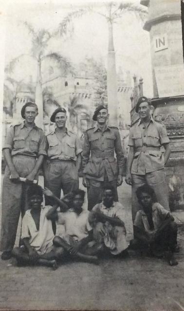 Mne Eddie Adams (1st left) and unknown from 44RM Cdo