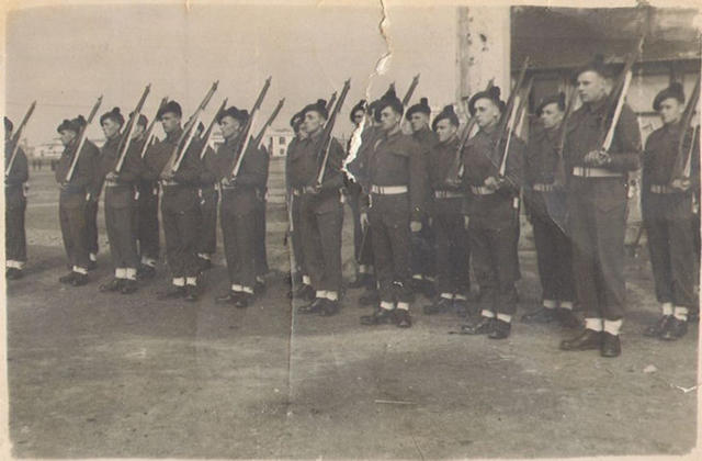 Group from No 9 Commando on parade. Possibly 2 troop.
