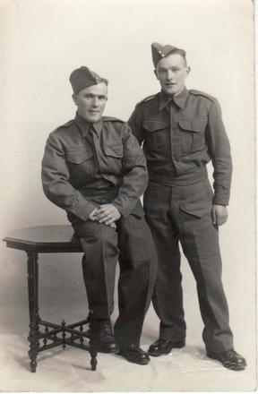 Elwyn Edwards (left) and Idris Jones - No 1 Commando 5 troop