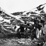 A 105 mm light gun of 29 Commando Regiment, Royal Artillery Falklands
