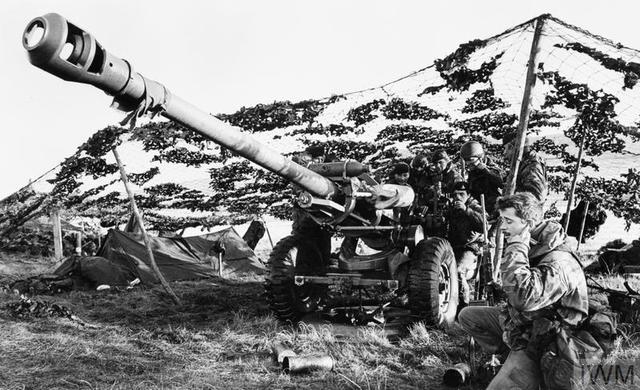 A 105 mm light gun of 29 Commando Regiment, Royal Artillery Falklands