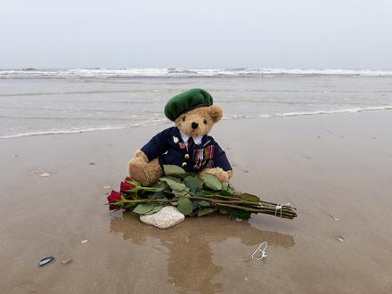 Flowers and tribute on the beach