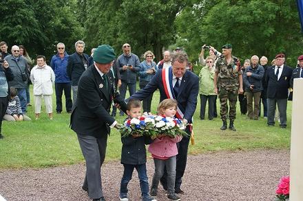 Roy Maxwell 4 Cdo laying flowers with the Mayor of Amfreville and children