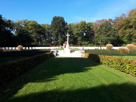 Mook War Cemetery (1)