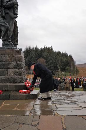 Ron Lain lays The CVA Wreath