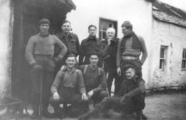 Fred Senior and other No.8 Commandos on Arran 1940