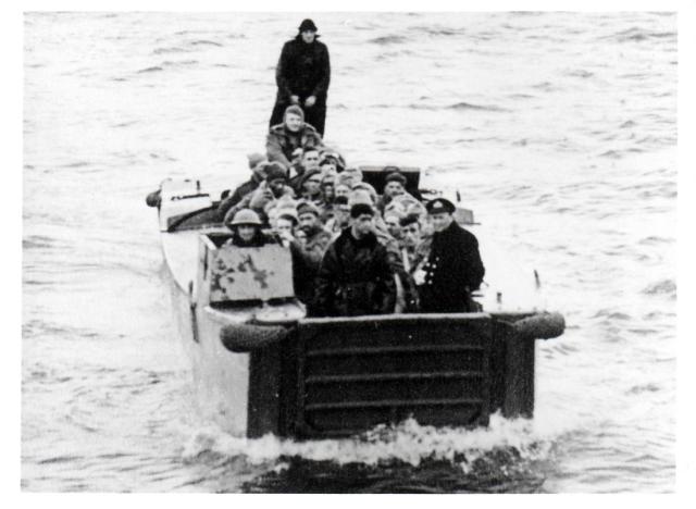 Commandos from No.1  in an ALC during amphibious assault training