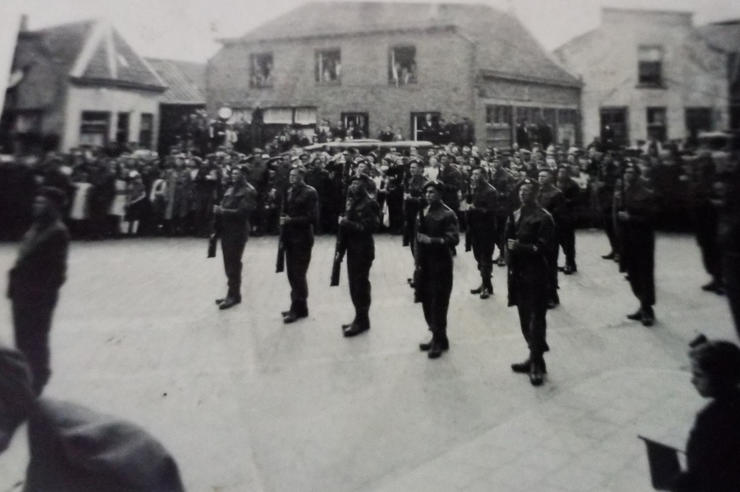 48RM Commandos on parade