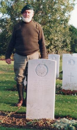 Geoff Broadman at the grave of Denis Amato, 48 RM Cdo