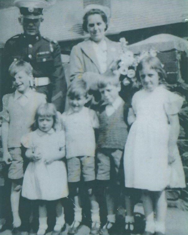 Mne Thomas Rothwell, his wife Alice, and their children 1955.