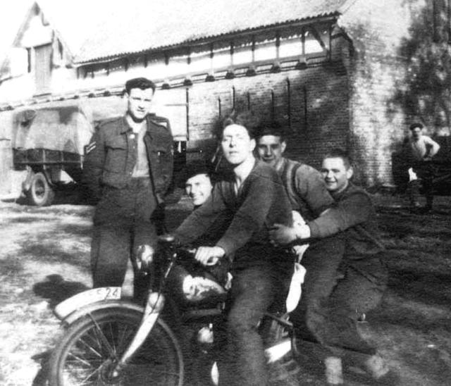 Bill (Ken) Lewis and others  No.3 Commando