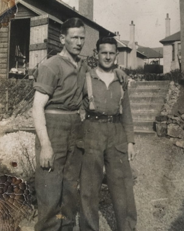 Alan Carlisle (left) and his good friend Eric Spiers, 4 Troop No.3 Commando