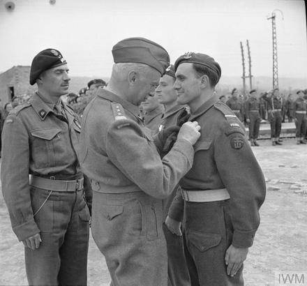 General Kazimierz Sosnkowski decorating Lance Corporal Benjamin Kagan