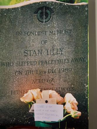 The headstone at the grave of Stan Tilley