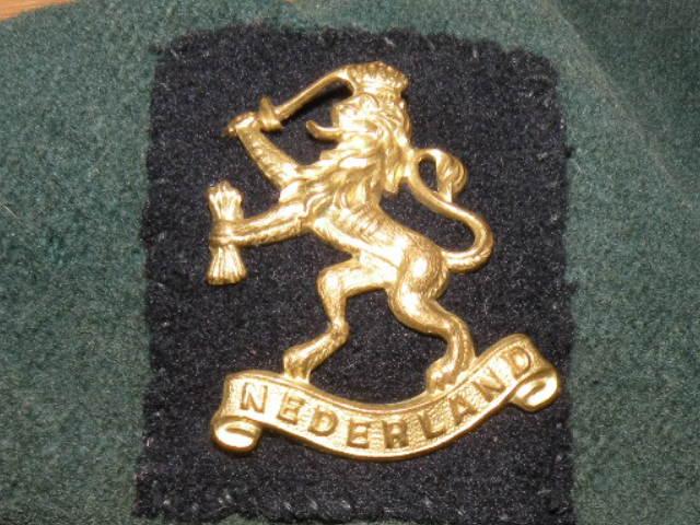 10IA Commando - 2 Dutch Troop Beret and cap badge (4)