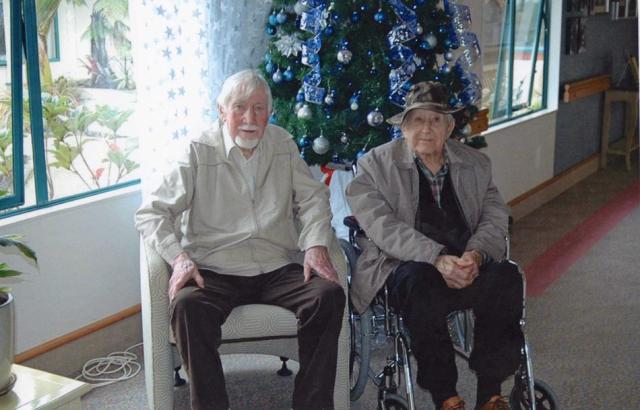 No.2 Commando 5 troop veterans Eric Buckmaster and Hugo Wynne