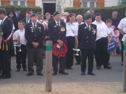 No.3 Commandos Roy Cadman, Fred Walker, and Bert Beddows 6 June 2010.