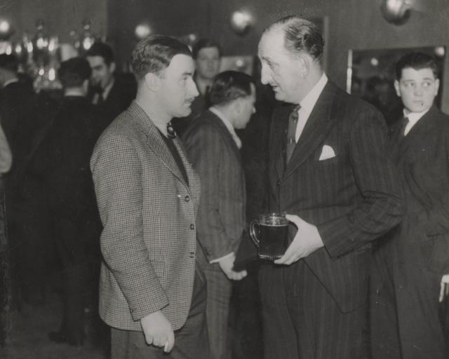 Colonel Charles Newman VC talking to Lieutenant C.J.  MacArthur