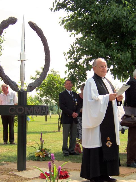 Reverend Parsons, No2 Cdo, taking the service