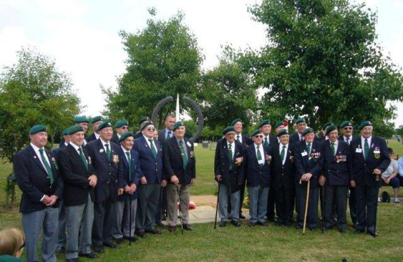 Commando Veterans by the Memorial