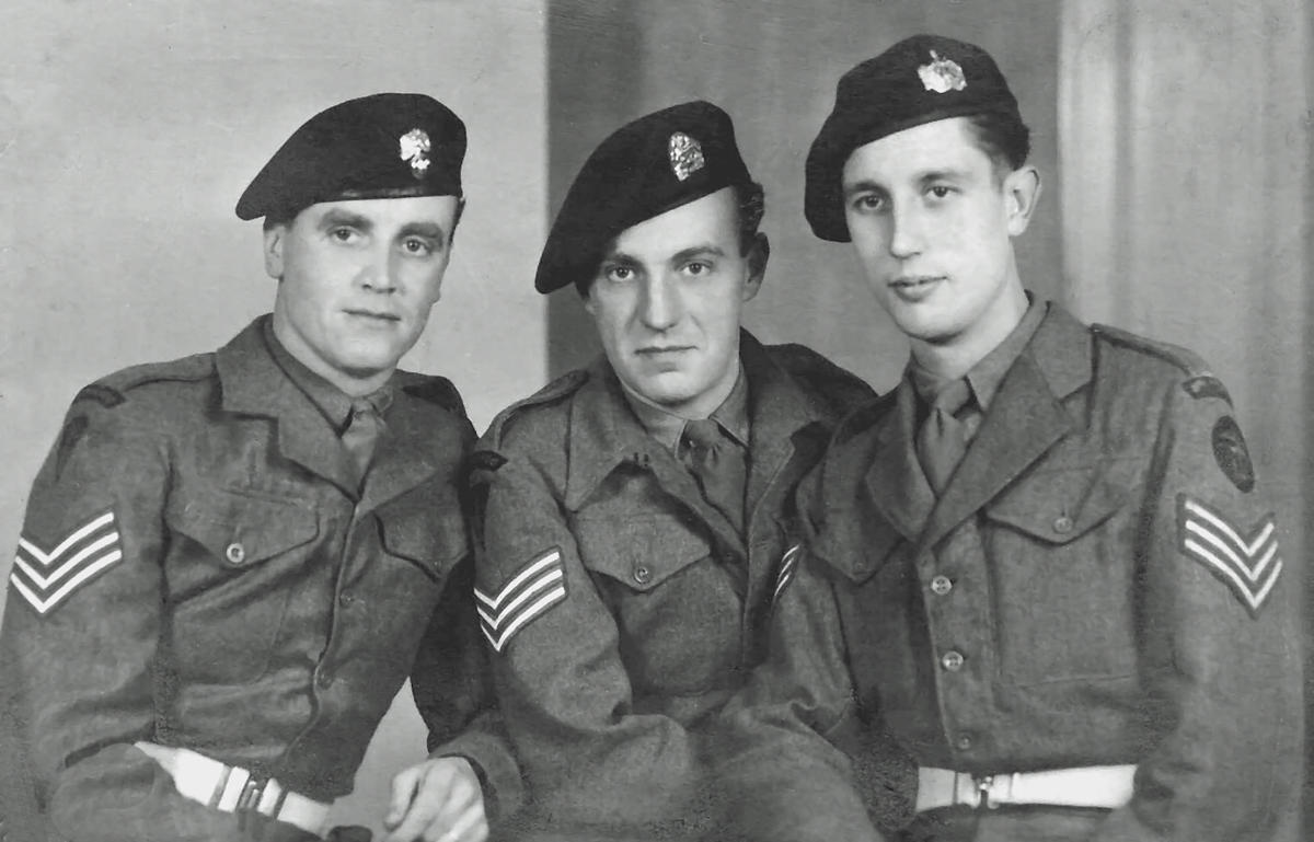 Reg Palmer (left) and others, No.4 Commando